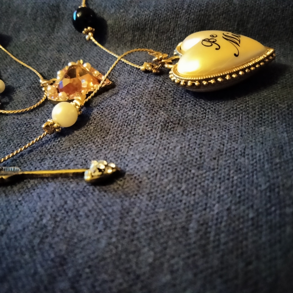 gold-tone BETSEY JOHNSON layered charm necklace BE MINE Valentine Hearts BJ - Picture 3 of 13